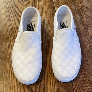 White Vans slip on size 6 women LIKE NEW!